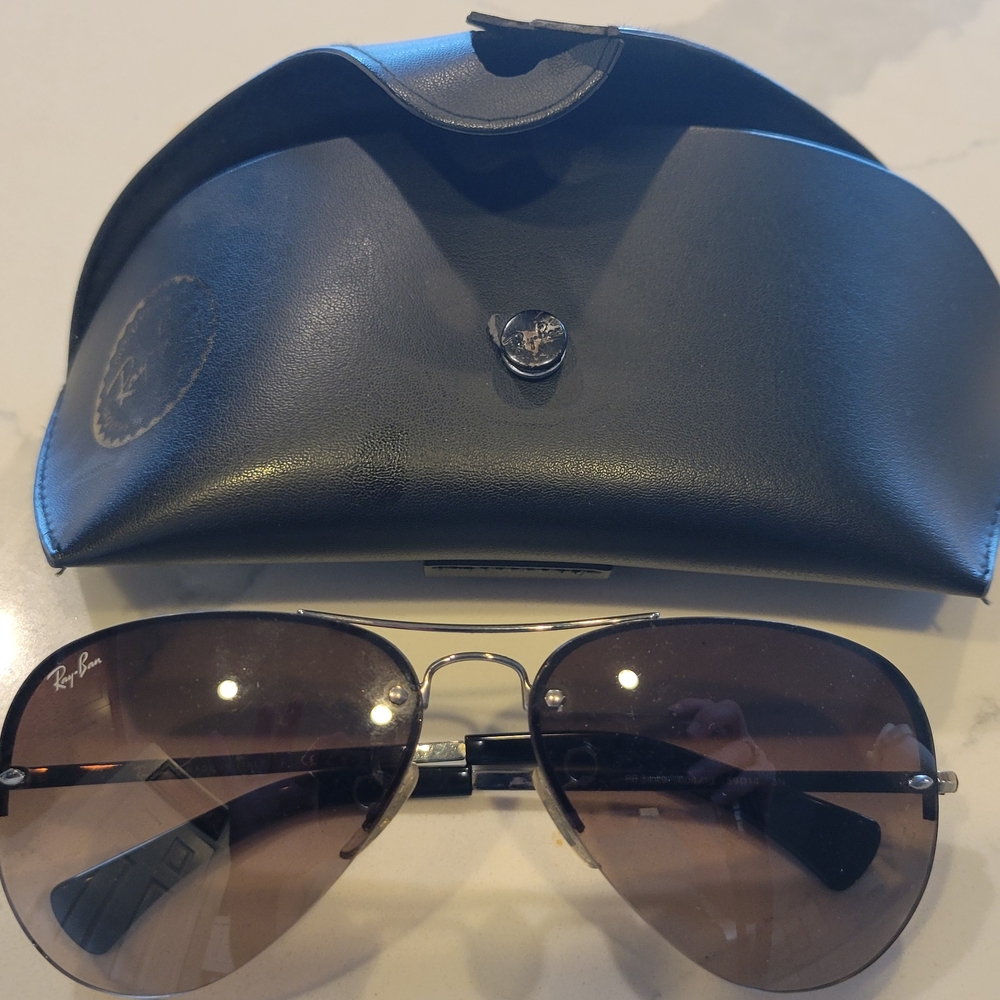 Ray-Ban Black Aviator Sunglasses with Case